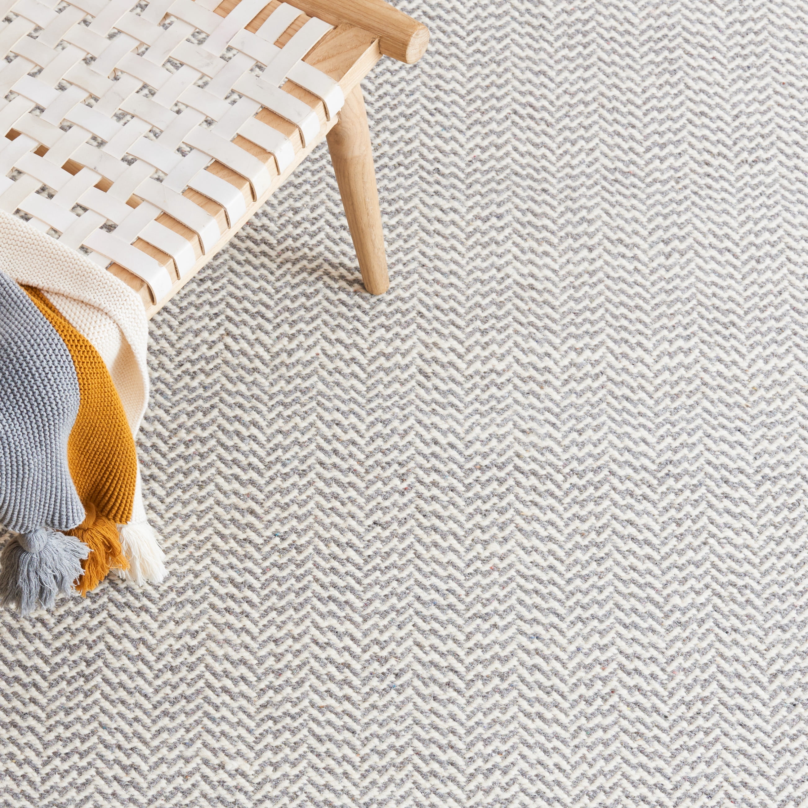 SAFAVIEH Vermont Zavia Chevron Area Rug, Grey/Ivory, 6' x 9'