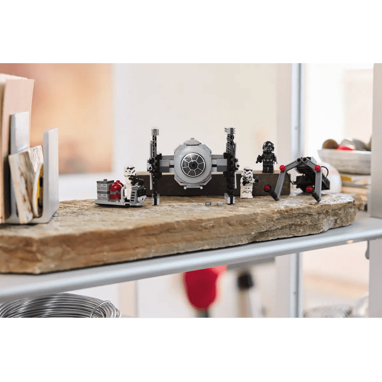 p_kuru　36 LEGO 40771 Star Wars TIE Fighter with Imperial Hangar Rack
