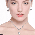 thumbnail image 2 of Set de Joyería collar y aretes de Cristal Plateados, 2 of 3