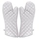 thumbnail image 1 of ZHAOCHENG Par de guantes resistentes al calor para microondas, ideal para repostería casera. Oso de peluche de fresa en tonos pastel., 1 of 3