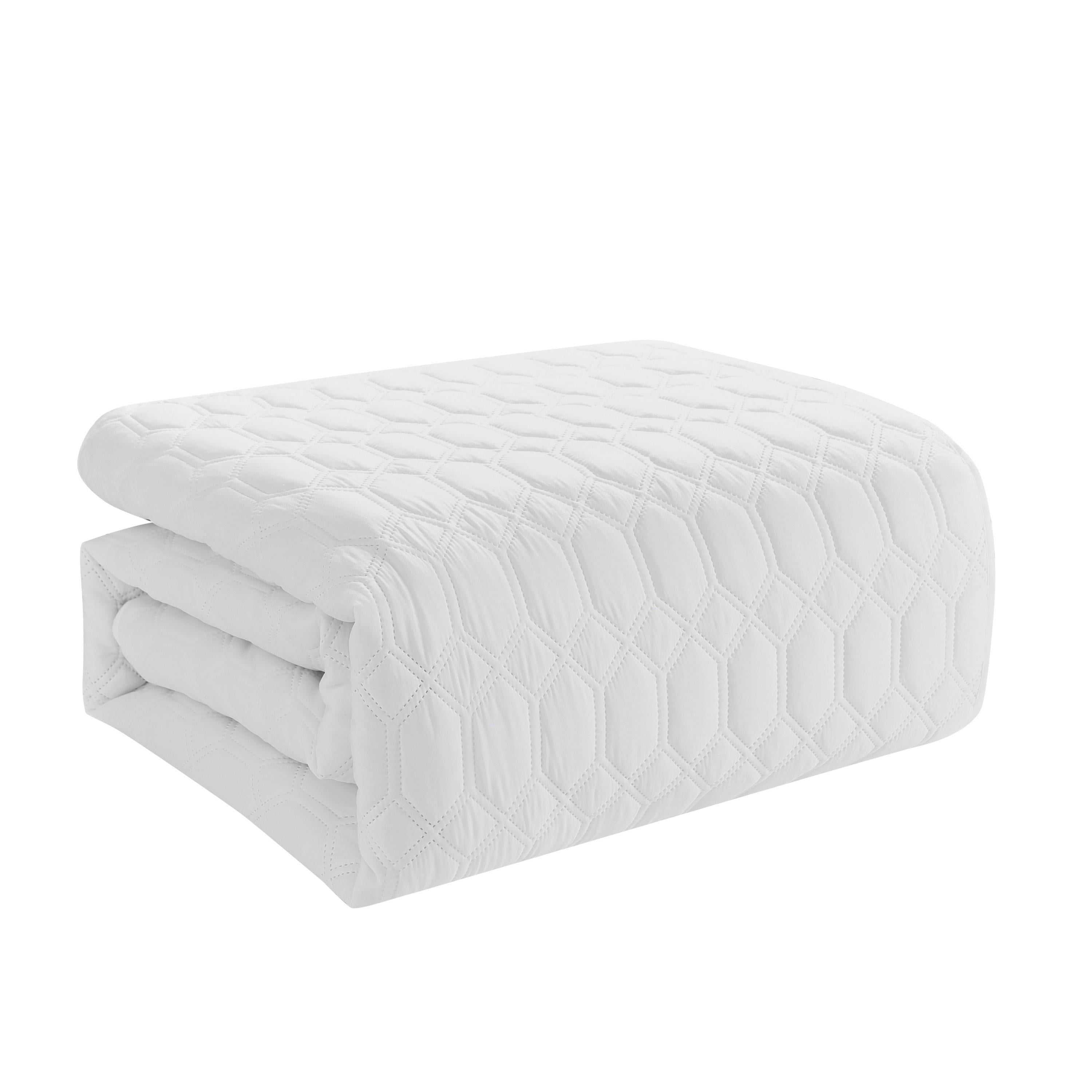 VCNY Home Diamond 3-Piece White Textured Pinsonic Quilt Set, King, Adult, Unisex