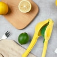 thumbnail image 2 of Presse-agrumes Portatif Citron-Lime, 2 of 5