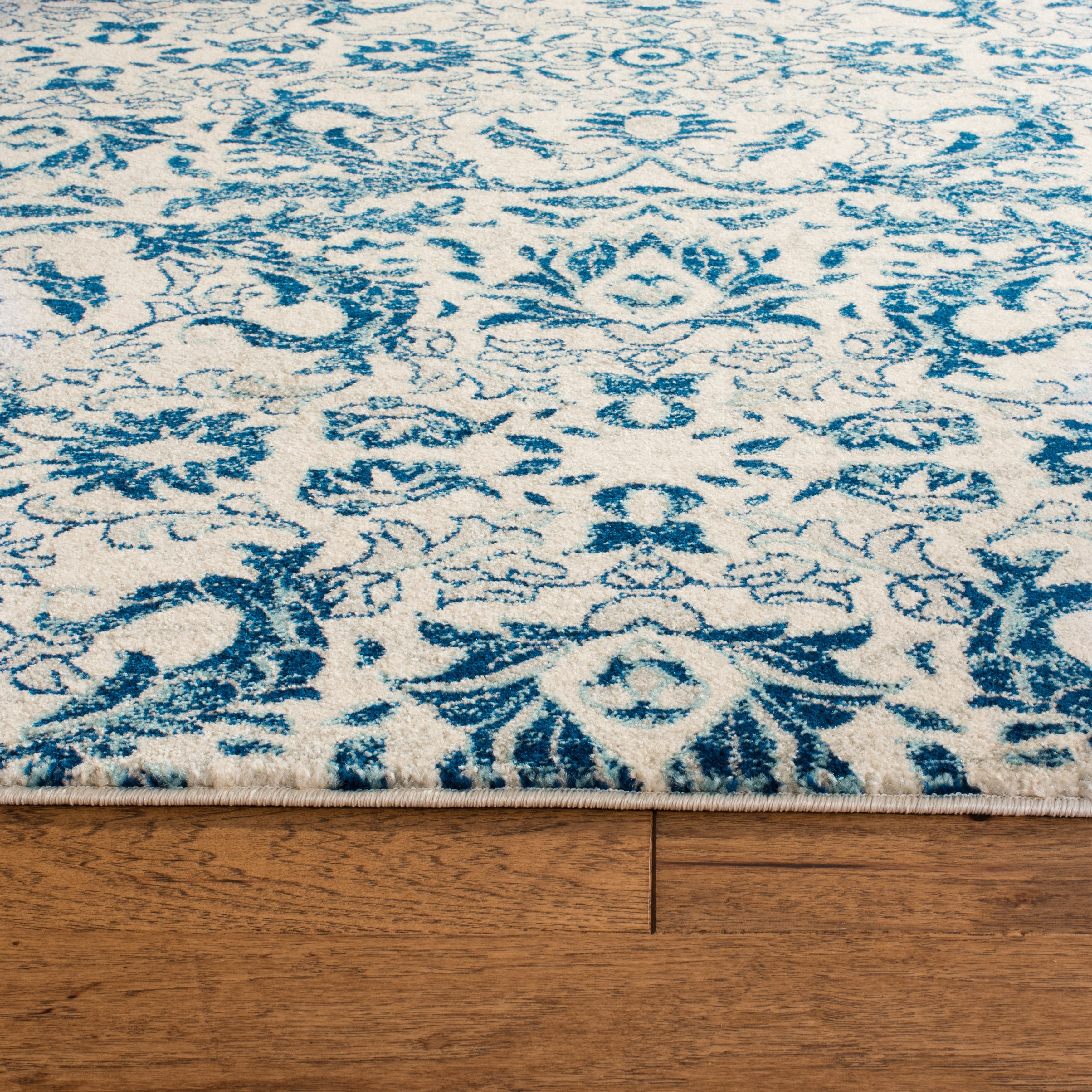 SAFAVIEH Evoke Ksenija Floral Vines Area Rug, Ivory/Blue, 5'1" x 7'6"