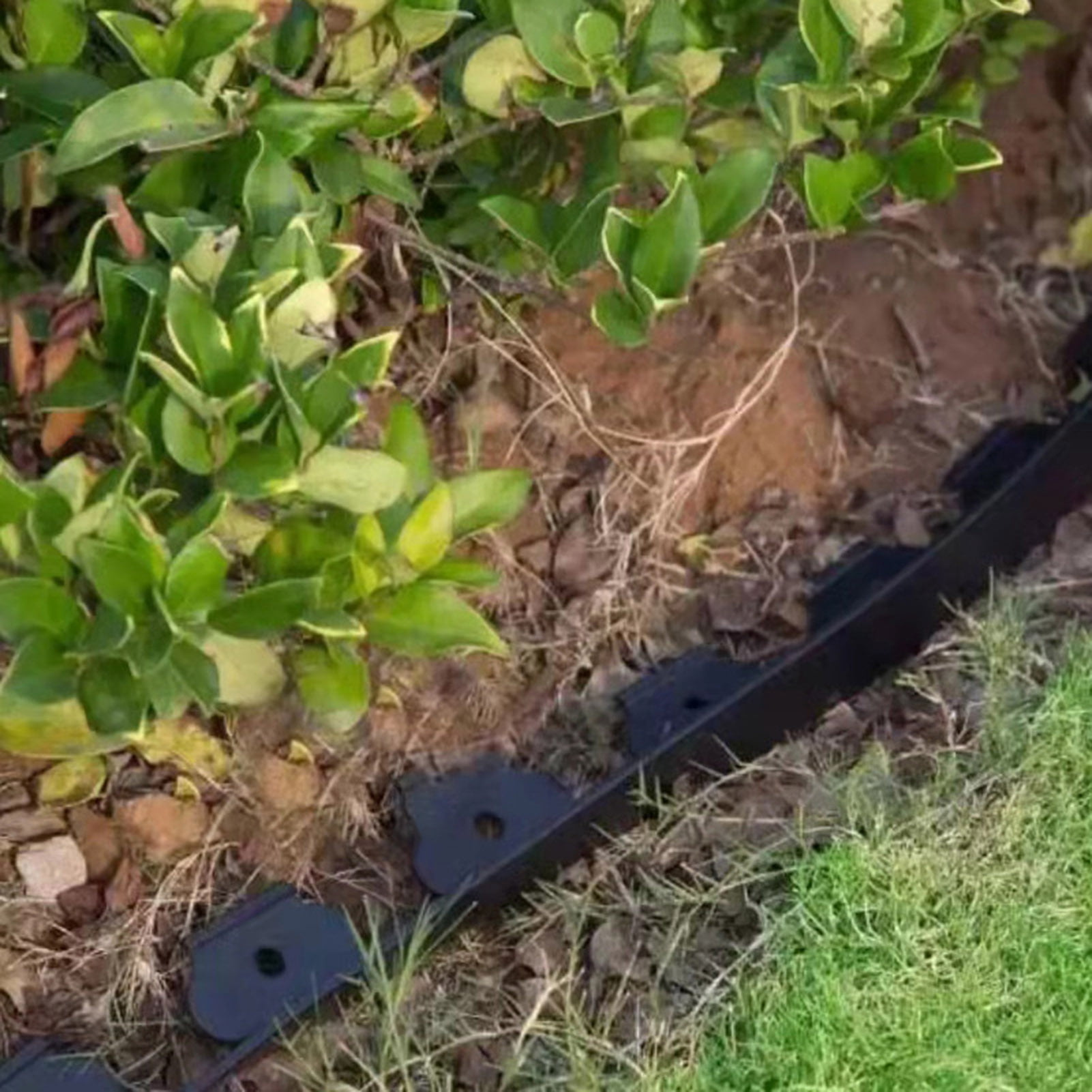 Callipe Landscape Edging Border No Dig All-weather Garden Isolation Edging Border with Spikes Easy-to-Install Cuttable Isolation Edging for Flower Beds Yard