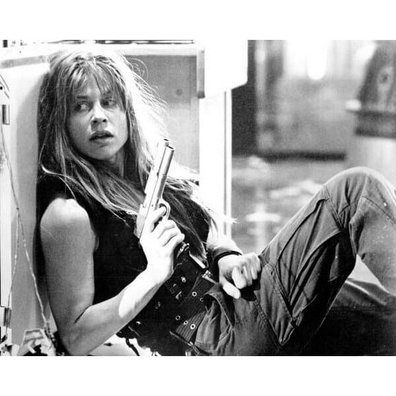 Linda Hamilton in combat outfit holding gun on floor Terminator 2 5x7 photo poster