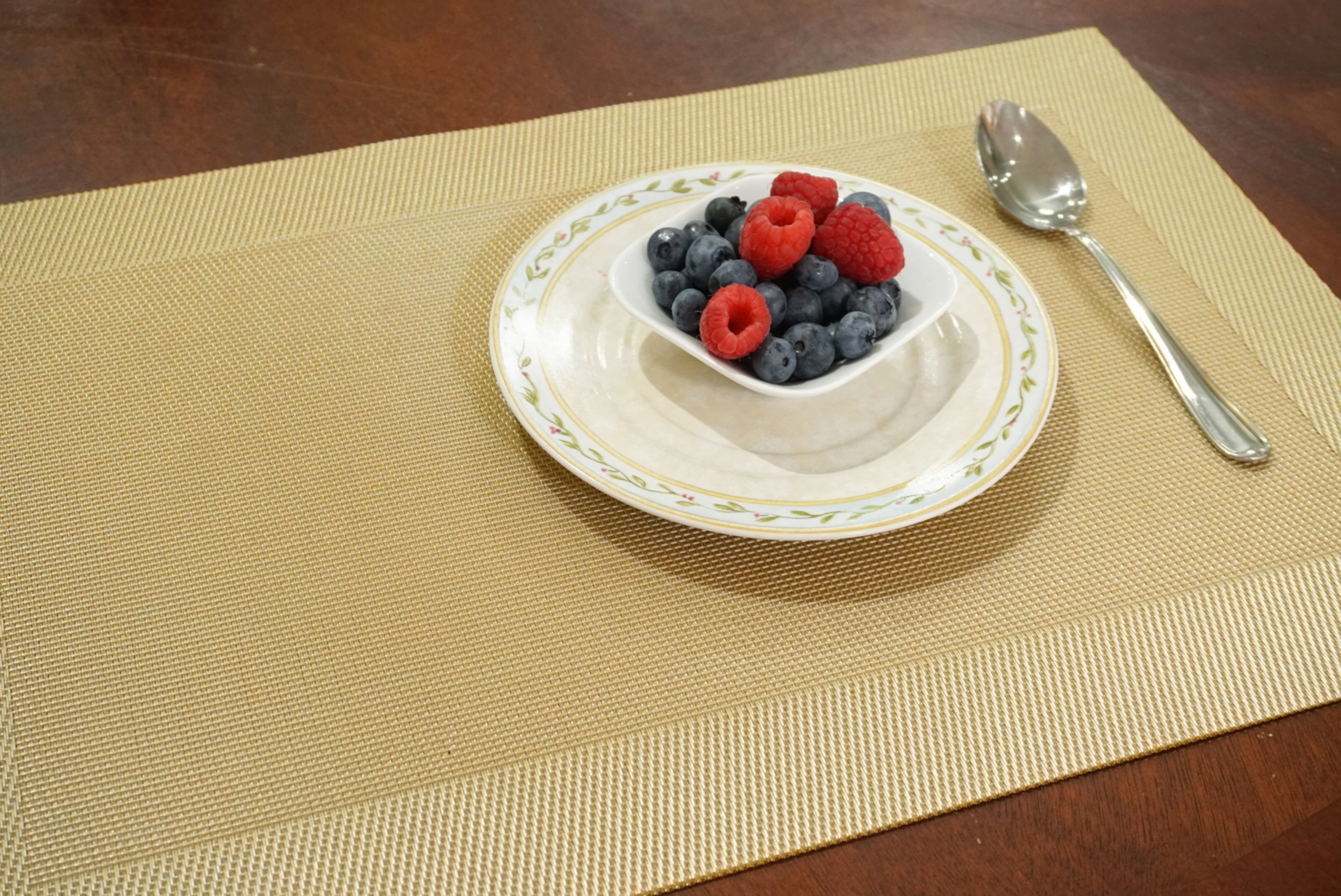 Dainty Home Napa Woven Textilene Crossweave With Solid Geometric Pattern Reversible 12" x 18" Rectangular Placemat Set of 4 in Gold