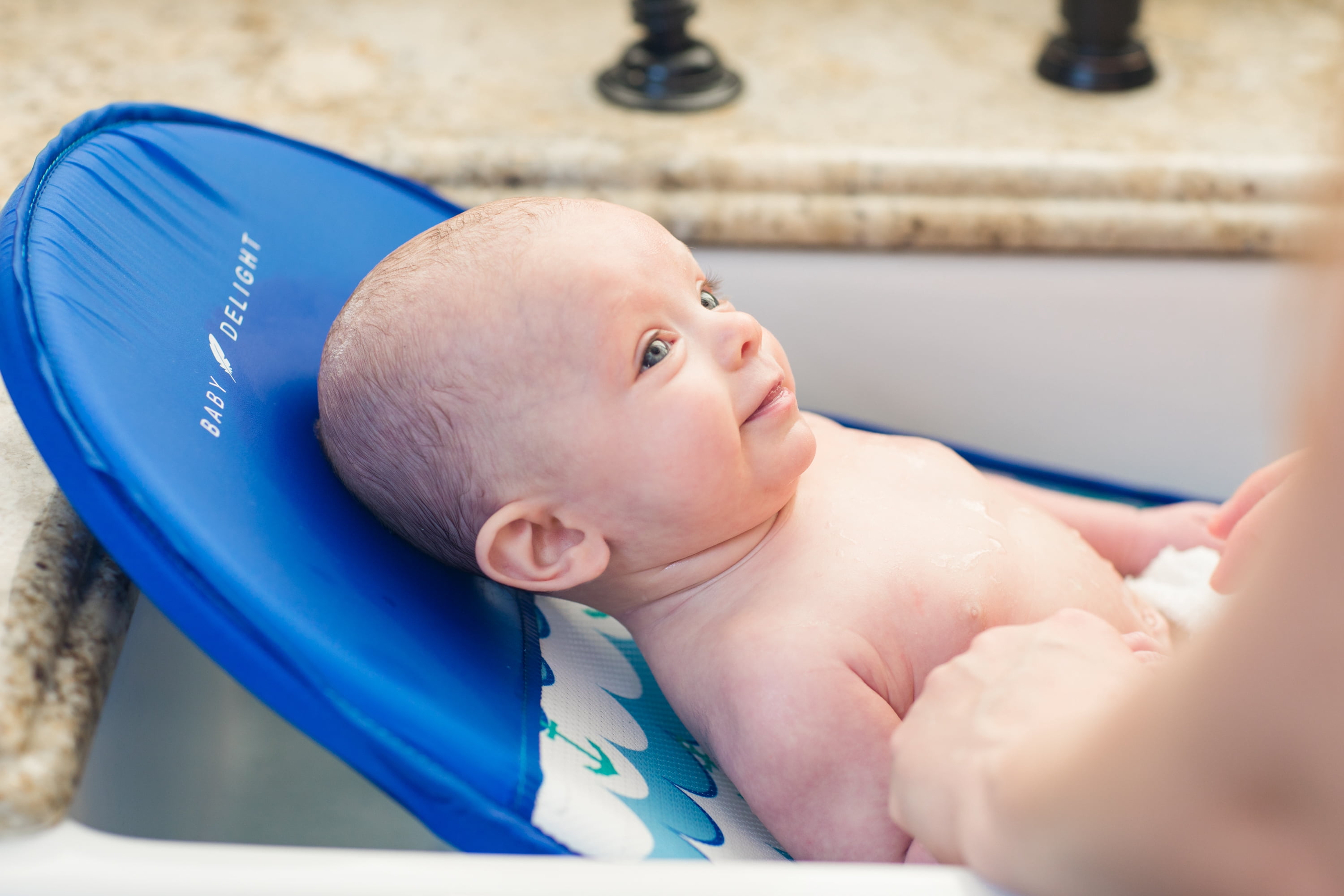 baby delight cushy nest lite bather