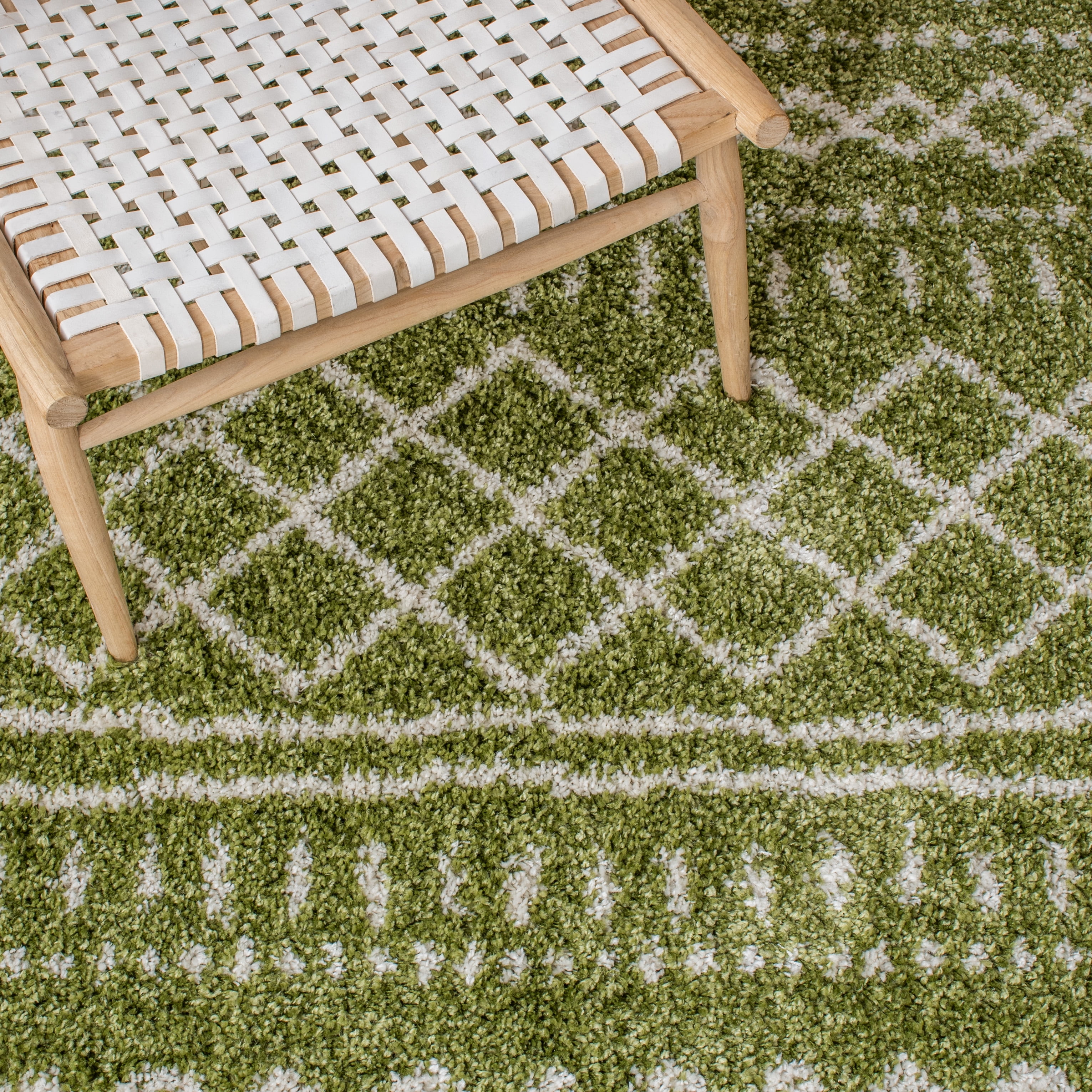 SAFAVIEH Arizona Teagan Geometric Shag Area Rug, Green/Ivory, 8' x 10'