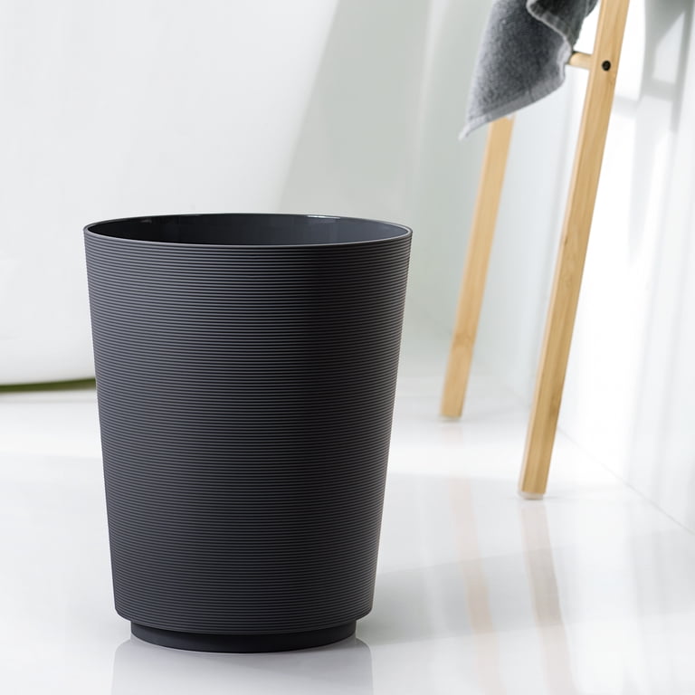 Mainstays Black Plastic Wastebasket 1.98 Gallon Ribbed Trash Can