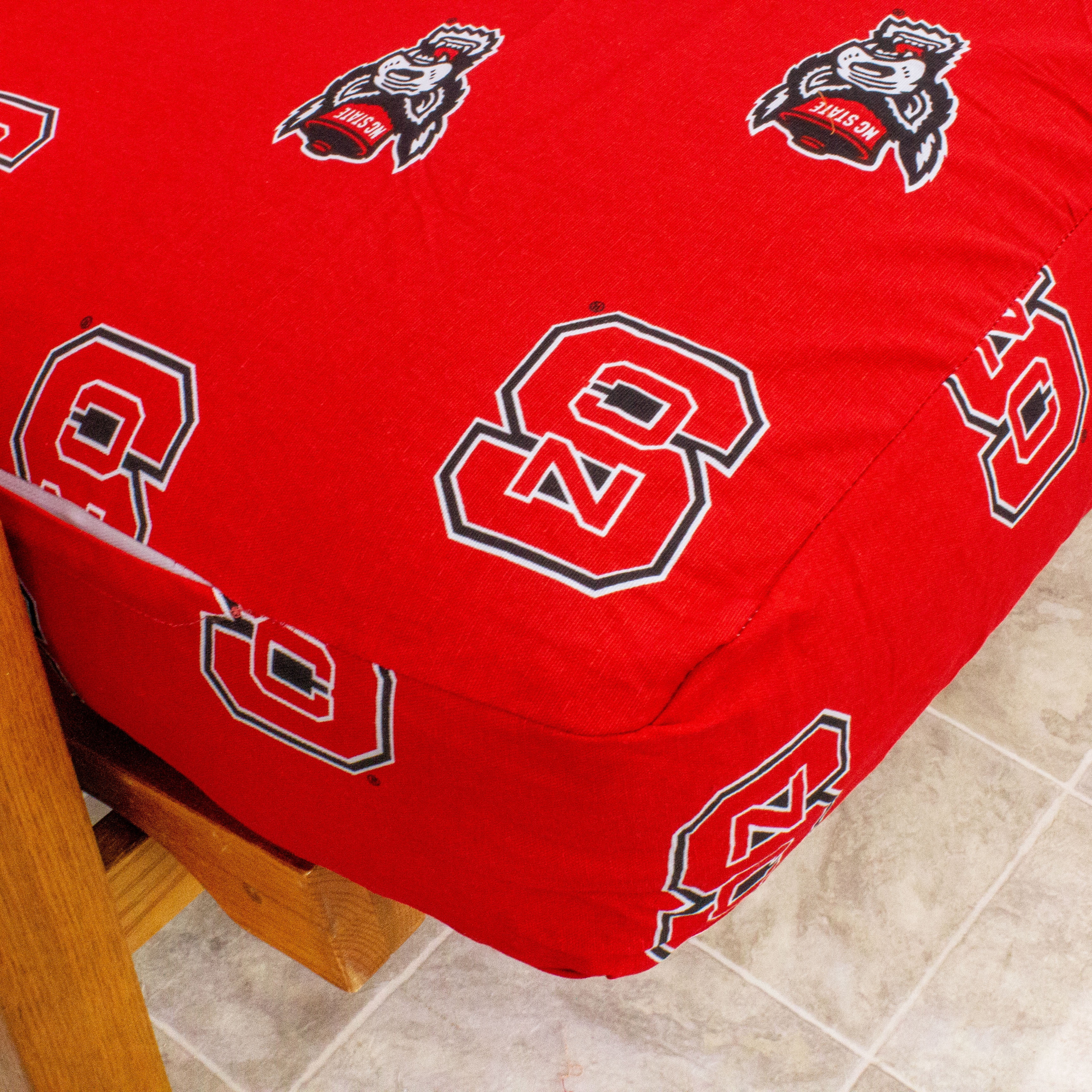 North Carolina State Wolfpack Futon Cover - Full size fits 6 and 8 inch mats
