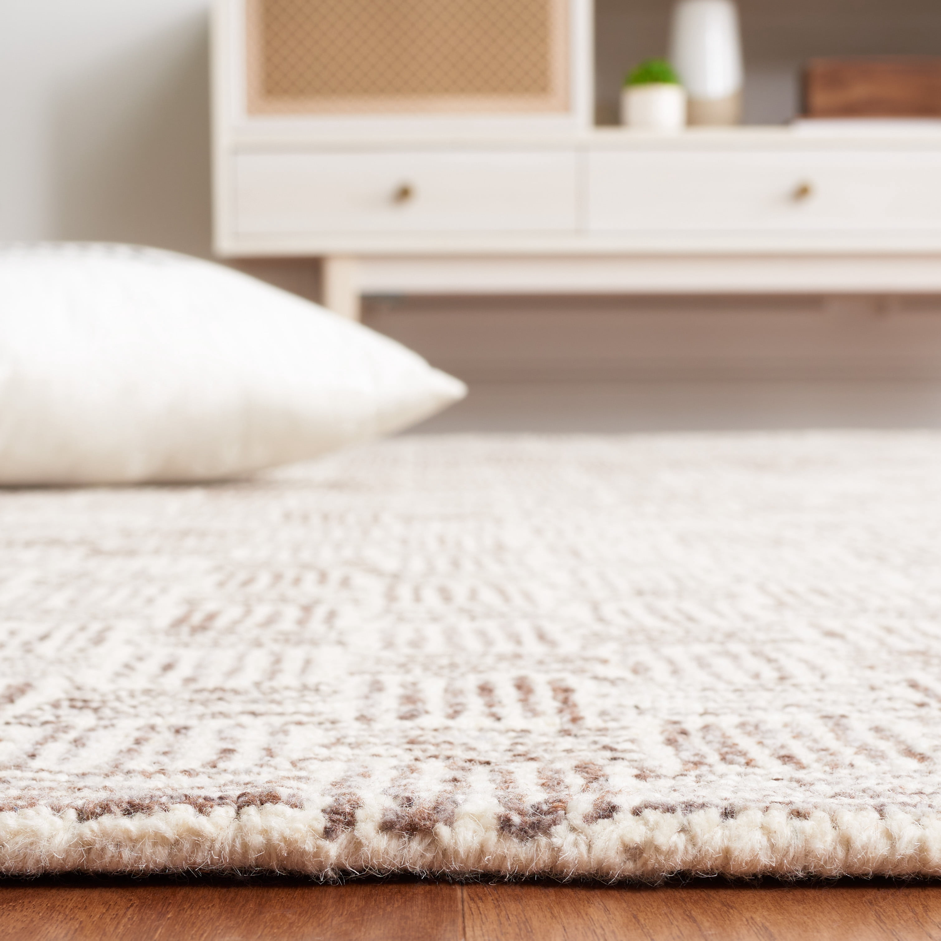 SAFAVIEH Micro-Loop Charlotte Solid Area Rug, Brown/Ivory, 3' x 5'