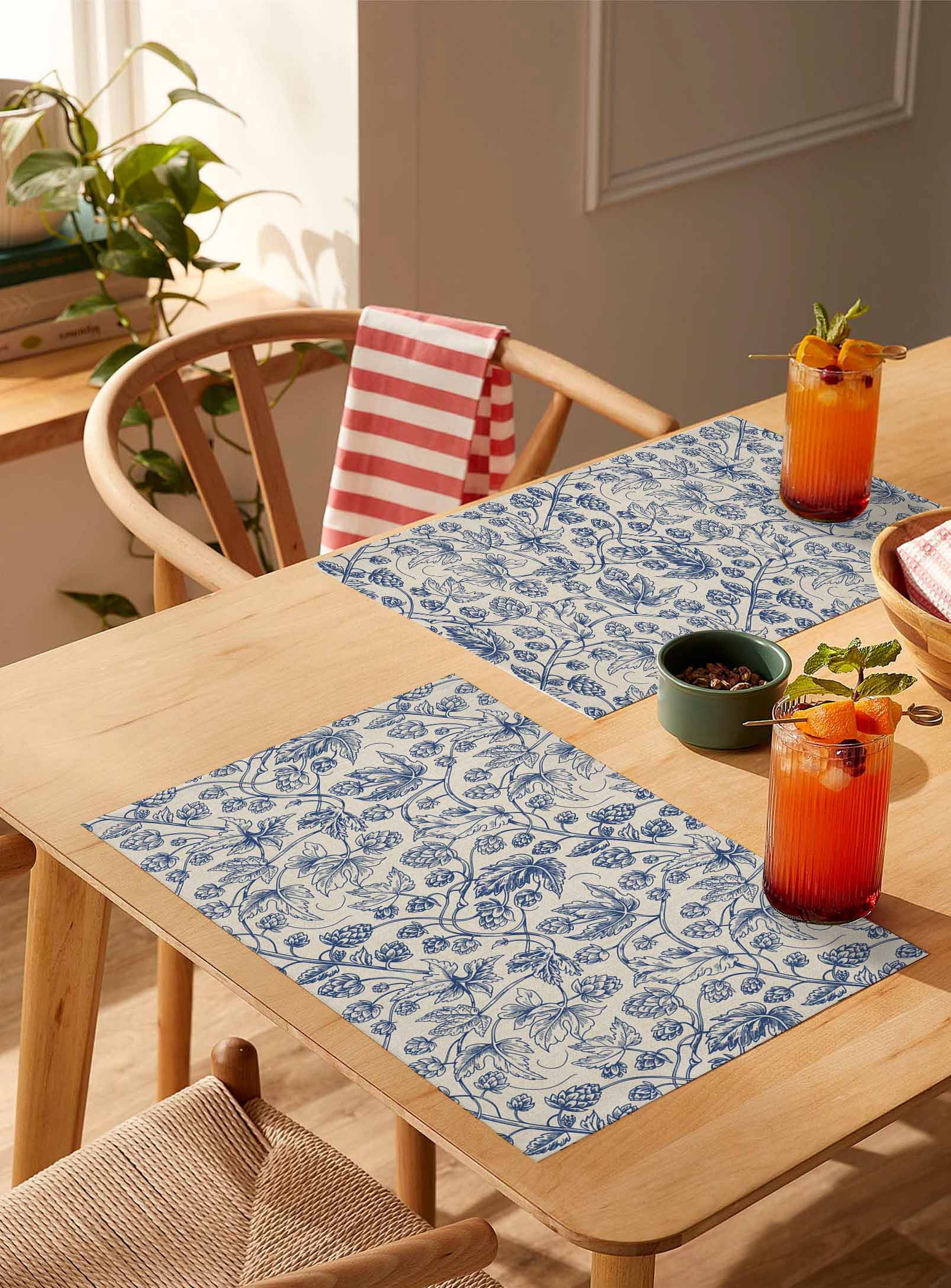 Vintage Wallpaper Placemats Set of 8 Blue Leaf Flower Plants Texture Heat Insulation Washable Place Mats, Rustic Non-Slip Table Mats for Dining Table Party Kitchen Decor,13x19 Inch