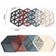 thumbnail image 2 of 8 Uds. Salvamanteles de silicona y almohadillas calientes hexagonales resistentes al calor herramienta de cocina multifunción alfombrilla para mostrador mantel Individual de silicona soporte para olla, 2 of 2