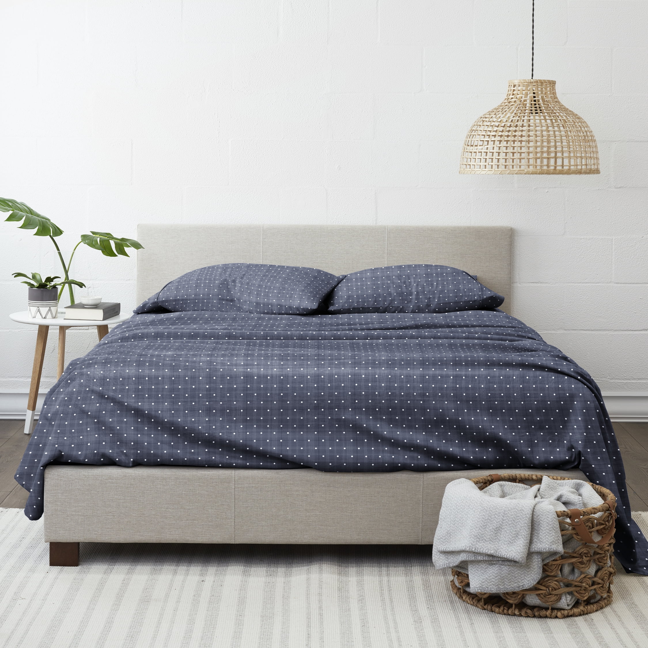 Noble Linens 4 Piece Pattern Microfiber Bed Sheets Set, Navy Polka Dot, King