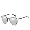 thumbnail image 1 of mid-calf White yellow claw Gafas de sol retro con marco de metal, gafas de conducción polarizadas a la moda para mujer, gafas protectoras para pesca Uv400, 1 of 5