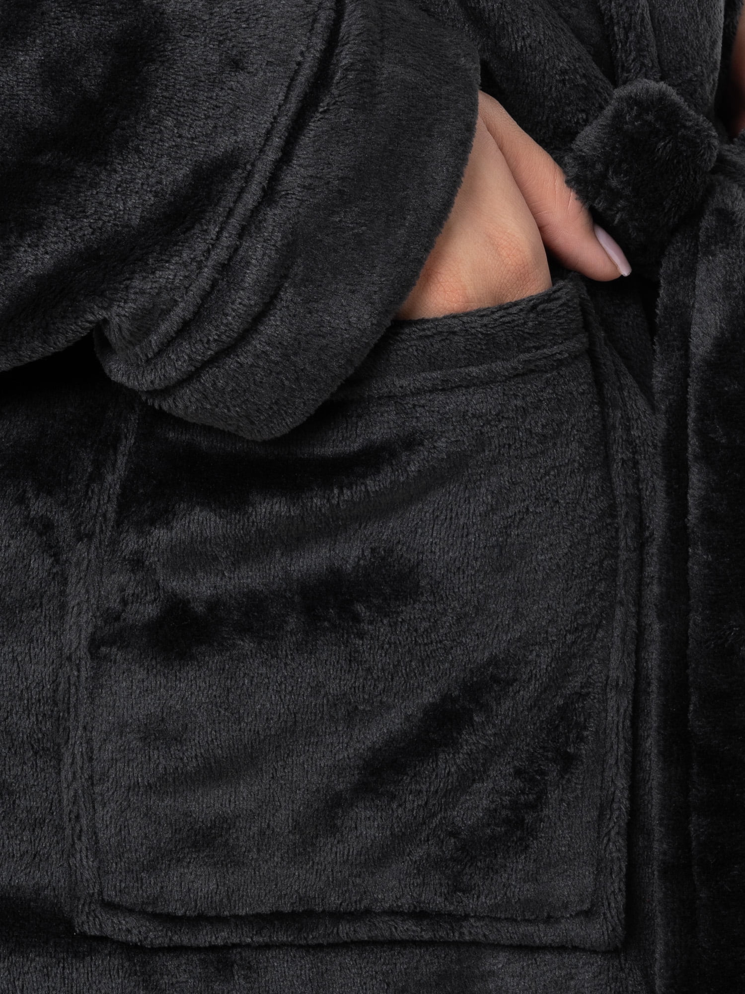 Fruit of the Loom Women's Beyond Soft Fleece Robe, Sizes XS/S-4X