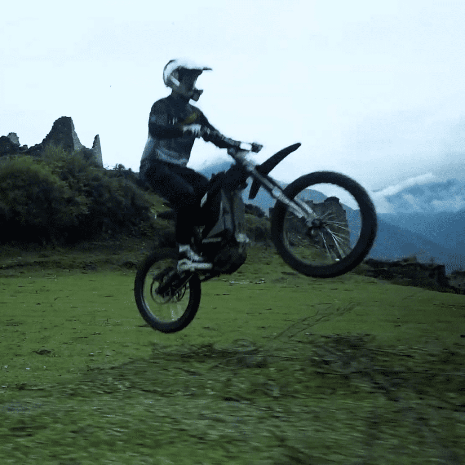 HEZZO 72v 8000W Brushless Motor Middrive Ebike Rerode R1 Electric Dirt Bike 35Ah Off Road Electric Motorcycle 440NM E Moto 53MPH 75 Miles Long Range Full Shock Absorption