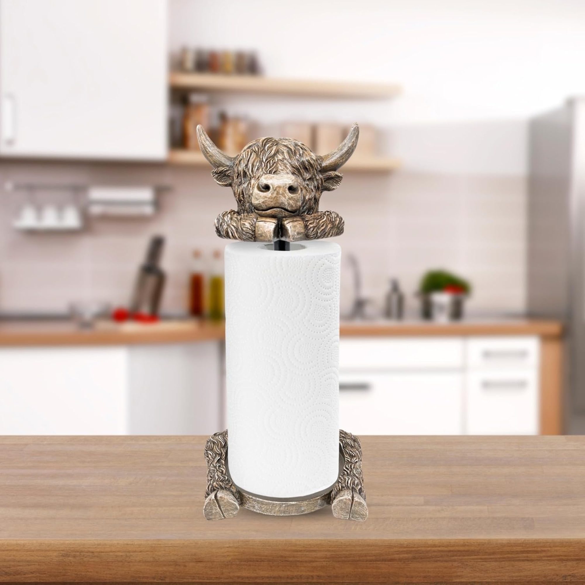 Rustic Highland Cow Paper Towel Holder - Unique Resin & Metal Farmhouse | Country Style Decor for Kitchen & Dining, Adorable Highland Cow Design, Ideal Gift Idea, Fits Standard Rolls