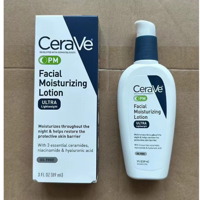 nuevo cerave suero antiarrugas exfoliante nocturno suavizante frasco dispensador blanco y caja frontales, vista centrada mostrando la etiqueta con logo 'CeraVe', distintivo 'PM' y texto 'Facial Moisturizing Lotion', caja y frasco alineados sobre fondo neutro, volumen visible 3 FL OZ (89 ml).