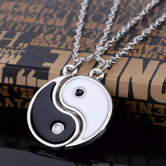 Naierhg 1 Pair Couple Necklace Eye-catching Rust-proof Alloy Unisex Necklace Tai Chi Pendants for Women