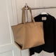 thumbnail image 4 of Bolso retro de PU simple de gran capacidad, nuevo bolso de mano, bolso de estudiante de un solo hombro, gris, 4 of 5