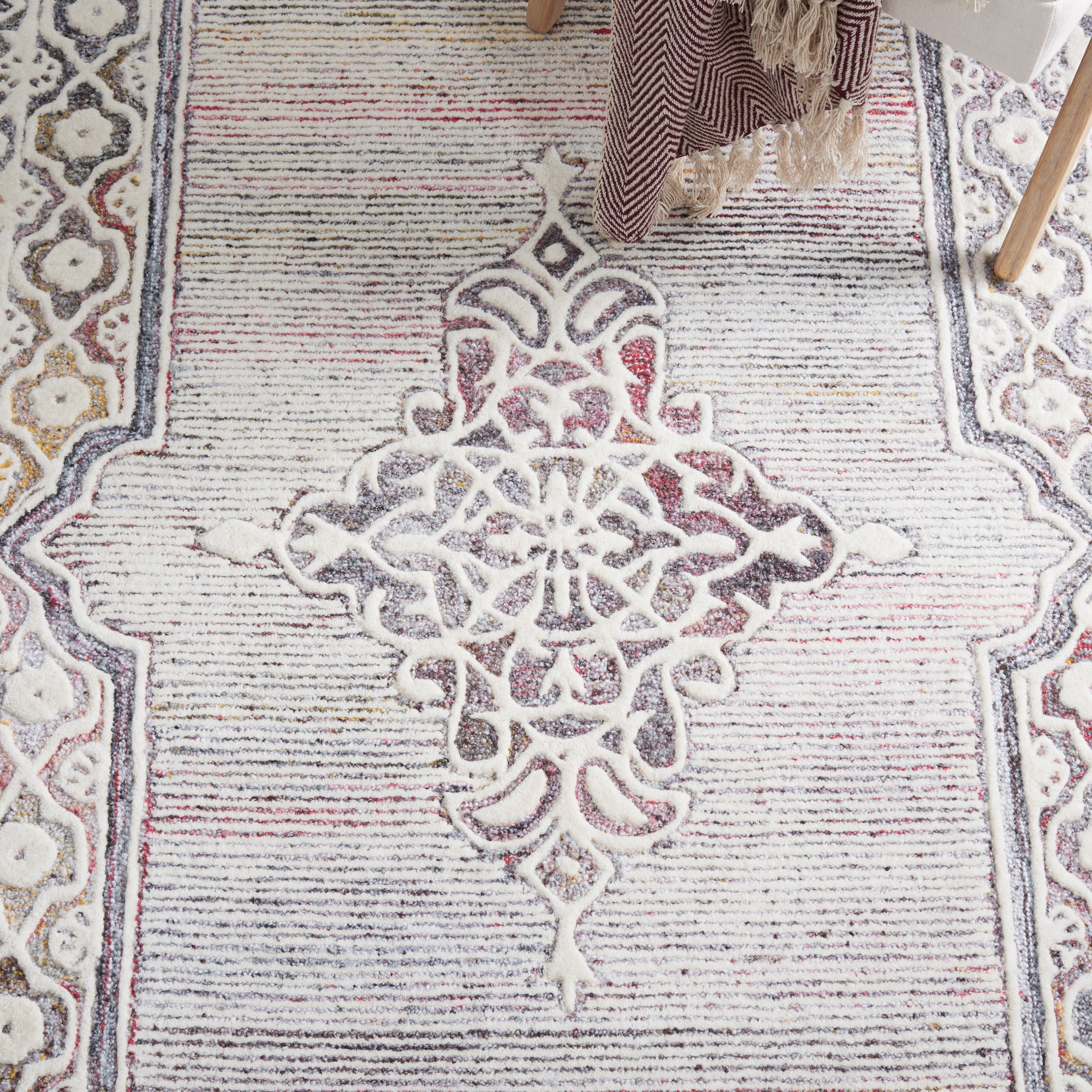 SAFAVIEH Metro Helena Medallion Area Rug, Red/Ivory, 6' x 6' Round
