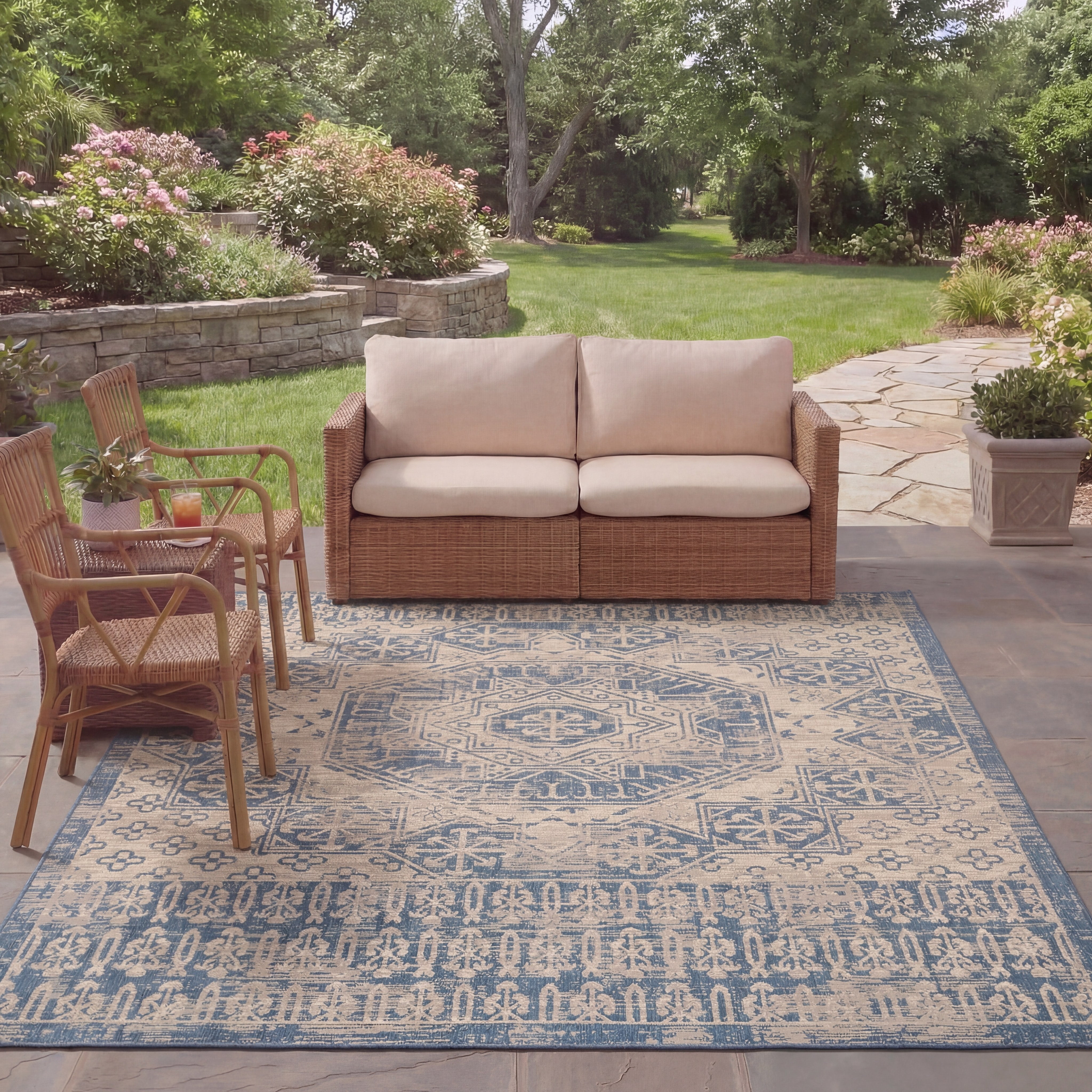 SAFAVIEH Courtyard Tangier Medallion Indoor/Outdoor Area Rug, Beige/Blue, 5'3" x 7'7"