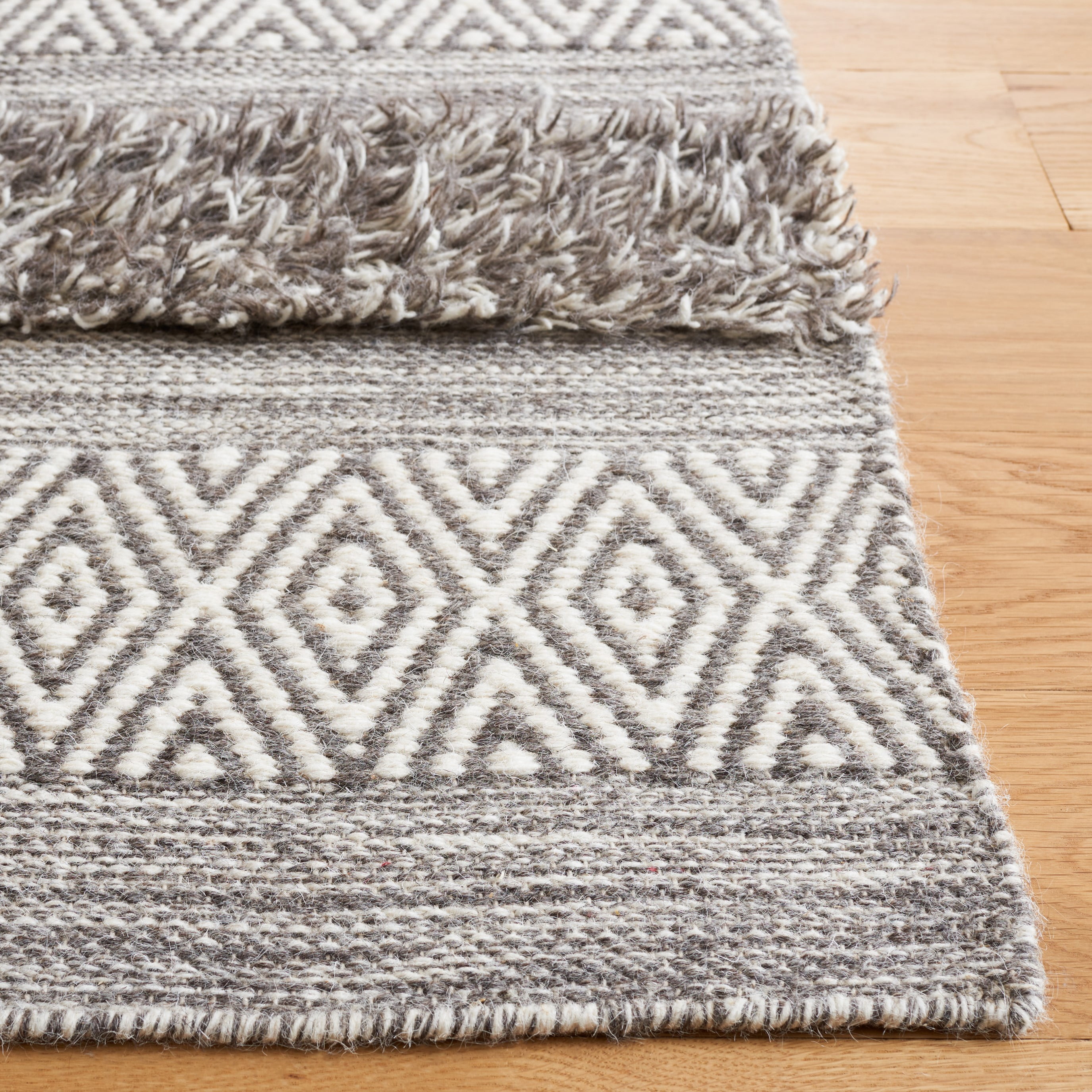 SAFAVIEH Vermont Zavier Stripe Area Rug, Brown/Ivory, 6' x 6' Square