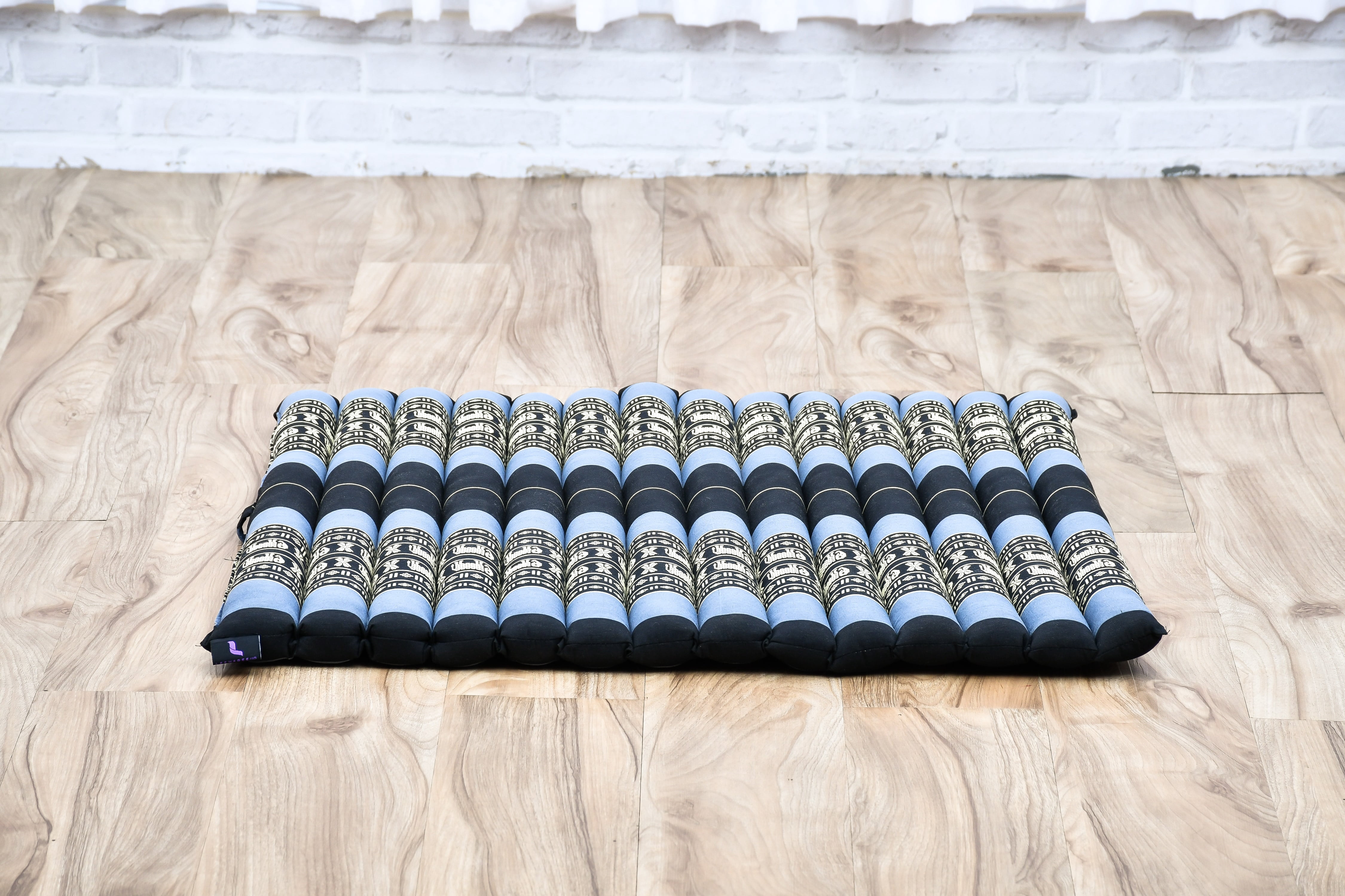 Leewadee Zabuton Seating Cushion – Square Floor Seat for Meditation Exercises, Light Yoga Mat Filled with Kapok, 28 x 28 inches, Blue