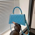 thumbnail image 2 of Bolso de mano con forma de diamante coreano popular de este año, nuevo estilo de verano 2025, diseño de nicho, bolso de mensajero de hombro con todo incluido., 2 of 5