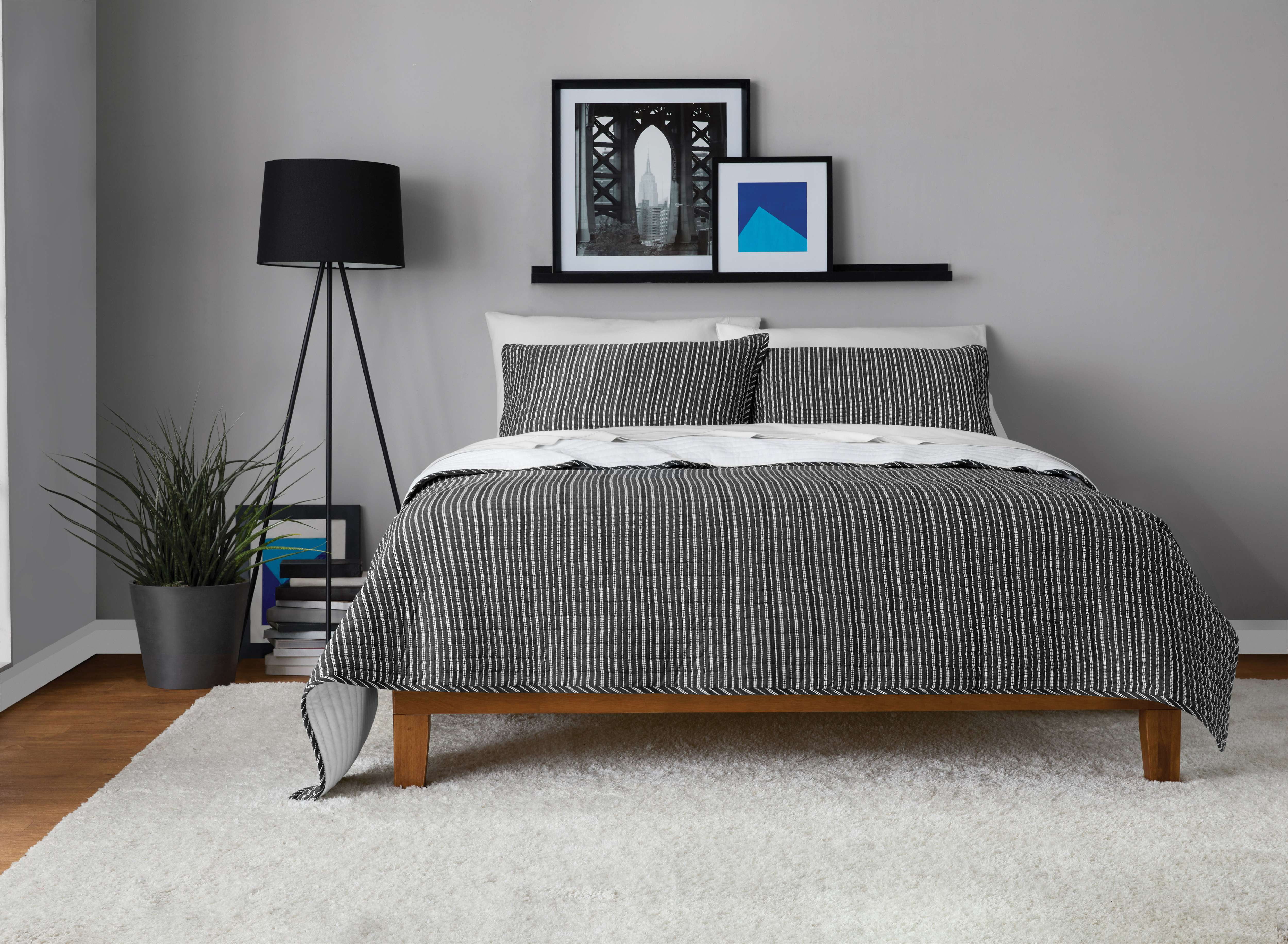 Mainstays Jersey Quilt Bedding Black Stripe Cotton, Polyester Jersey Knitted Weave Quilts, Full/Queen - Reversible, Breathable