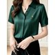 thumbnail image 4 of Blusa De Satén Blanco Con Cuello Clásico Y Bordado Dorado, 4 of 14
