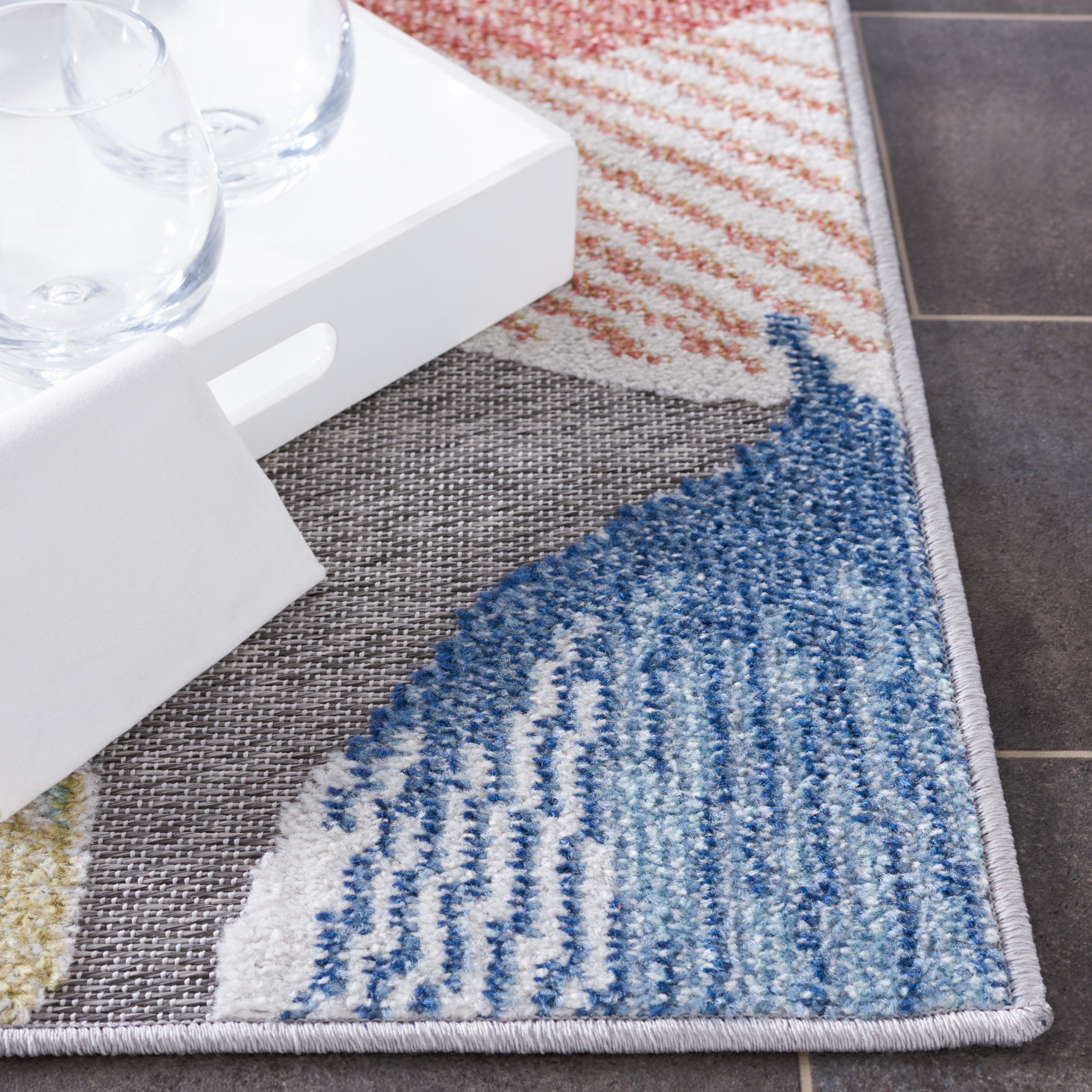 SAFAVIEH Sarasota Nash Botanical Indoor/Outdoor Area Rug, Beige/Grey, 4'5" x 6'5"