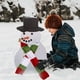 thumbnail image 4 of Traje de muñeco de nieve navideño con combinación de botones de madera, gorro y bufanda, tamaño pequeño, gorro navideño o gorro negro, bufanda roja, verde y blanca, 13 unidades, 4 of 6