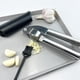 thumbnail image 3 of Prensa de ajos de acero inoxidable, prensa de ajos resistente, la prensa de ajos equipada con un pelador de silicona y un cepillo de limpieza es resistente, no se oxida., 3 of 5