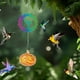 thumbnail image 4 of Alimentador con forma de colibrí pintado, campanilla de viento, colgante para exteriores, refractor de luz solar, un comedero, 4 of 6