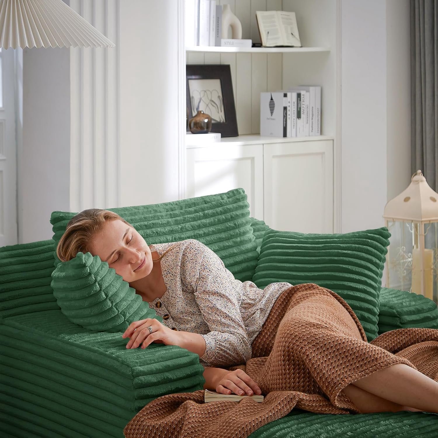 AENKYO 50" Chaise Lounge Sofa Bed with 3 Pillows, Convertible Sleeper Couch for Living Room, Bedroom & Small Spaces - Corduroy Upholstered Deep Seat Comfy Furniture - Green