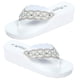 thumbnail image 1 of EeaseMX 1 par de zapatos de playa antideslizantes con suela antideslizante y diseño de diamantes de perla para mujer (blanco, talla 39, 24,5 cm, 7,5 EE. UU., 5 UK, 38,5 UE, 9,6285 pulgadas), 1 of 8