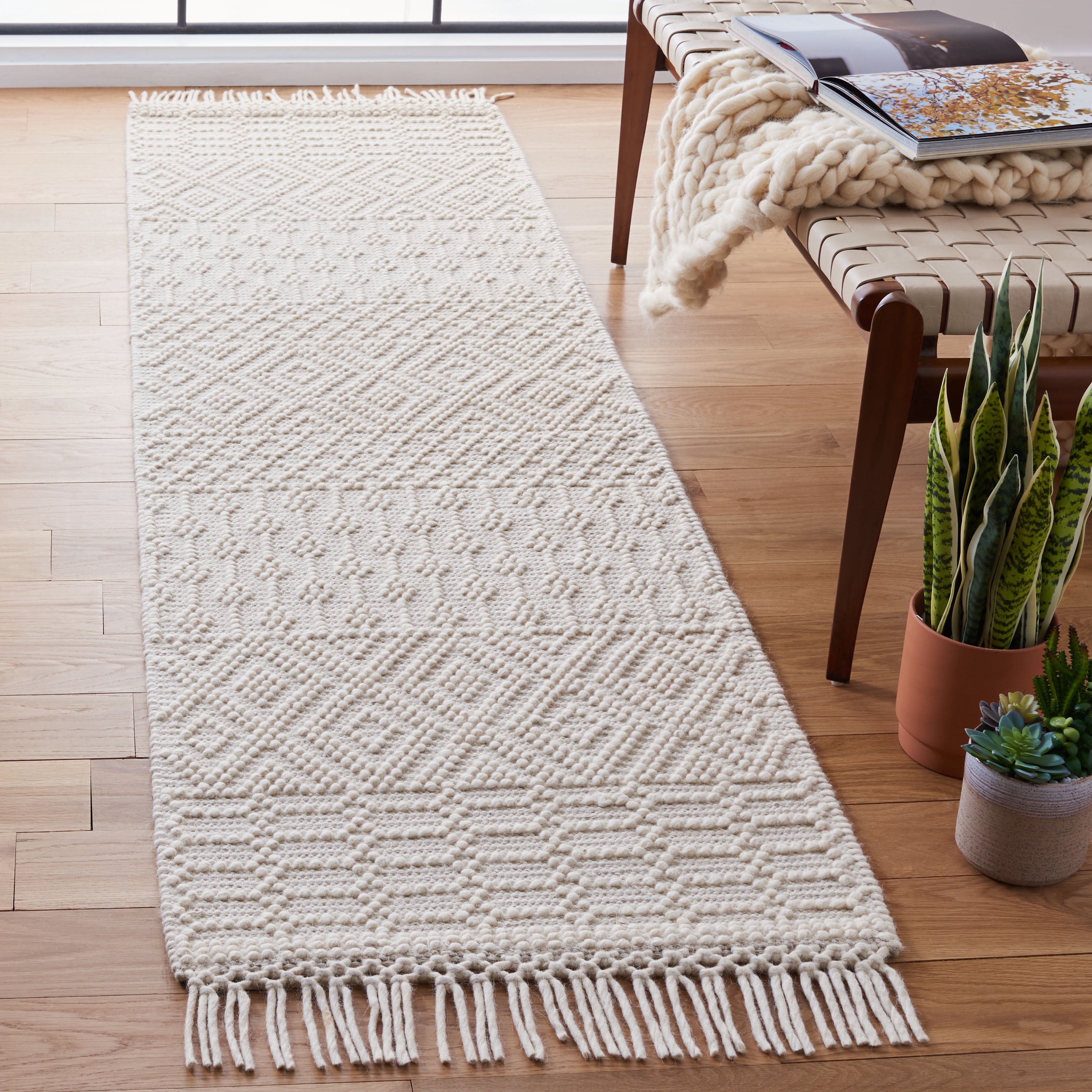SAFAVIEH Natura Cordelia Southwestern Wool Runner Rug, Ivory, 2'3" x 18'