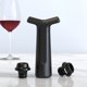 thumbnail image 2 of con selladores al vacío de tapones de vino. Los tapones de la bomba de vino y de la aspiradora de vino son negros. El juego de guardabotellas de vino mantiene el vino fresco durante más tiempo. ShuxiuWang 1327537082484, 2 of 5
