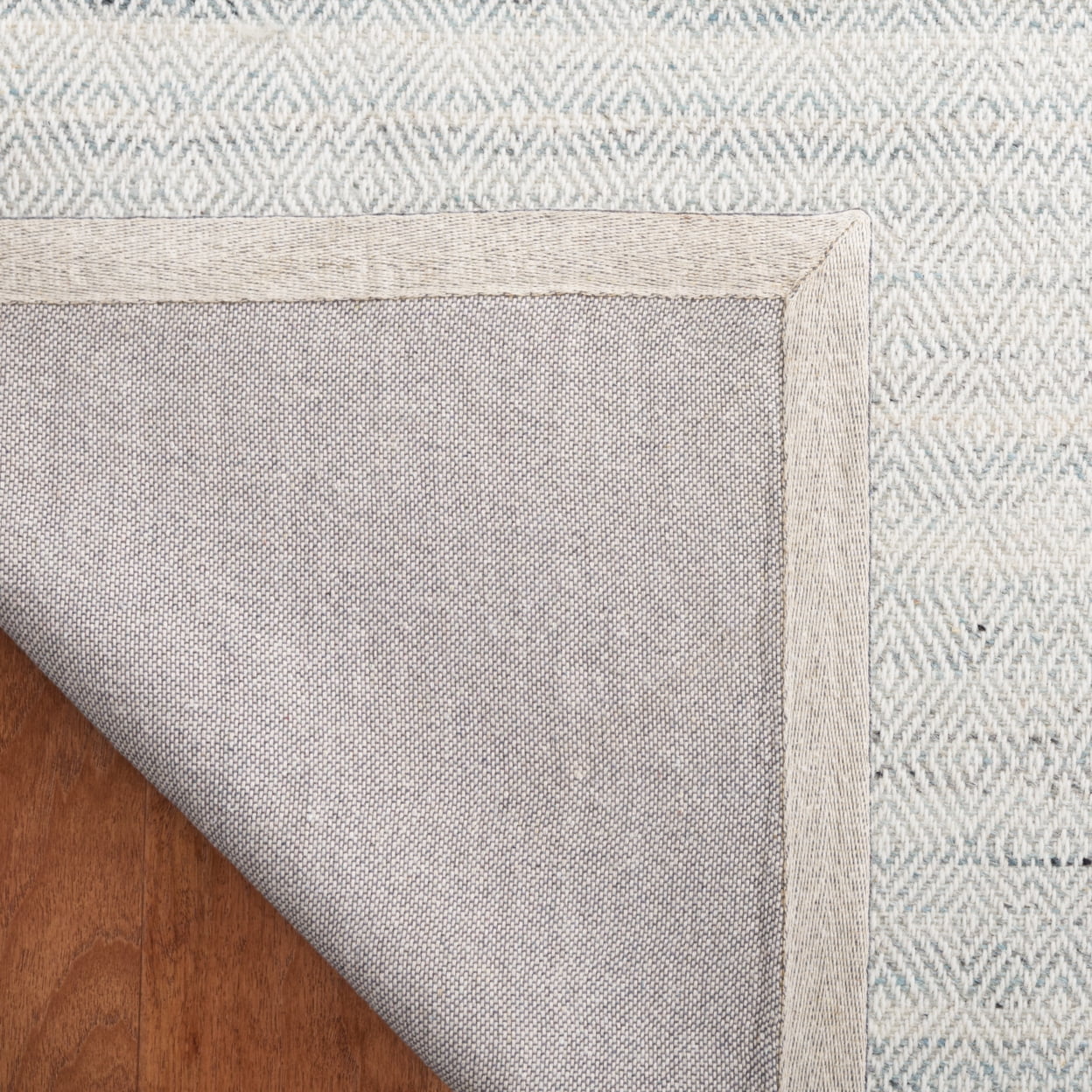 SAFAVIEH Martha Stewart Wilton Geometric Area Rug, Light Blue/Ivory, 5' x 8'
