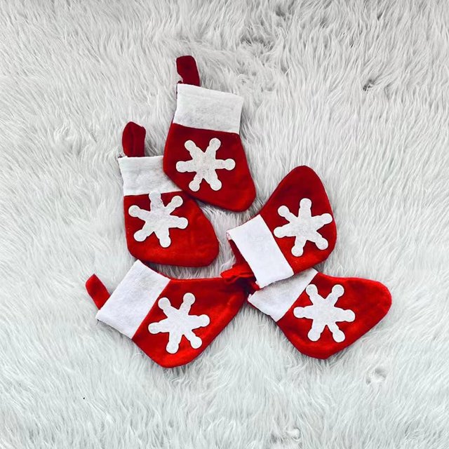 Venta al por mayor de accesorios de fiesta para niños, decoración de árbol de Navidad, muñeco de nieve, calcetines de Papá Noel, bolsas colgantes de regalo, medias de Navidad