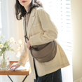 thumbnail image 4 of Bolso de hombro tipo mensajero de PU suave para estudiantes femeninas, bolso de hombro tipo mensajero de nicho, para otoño e invierno, que combina con todo, 4 of 6