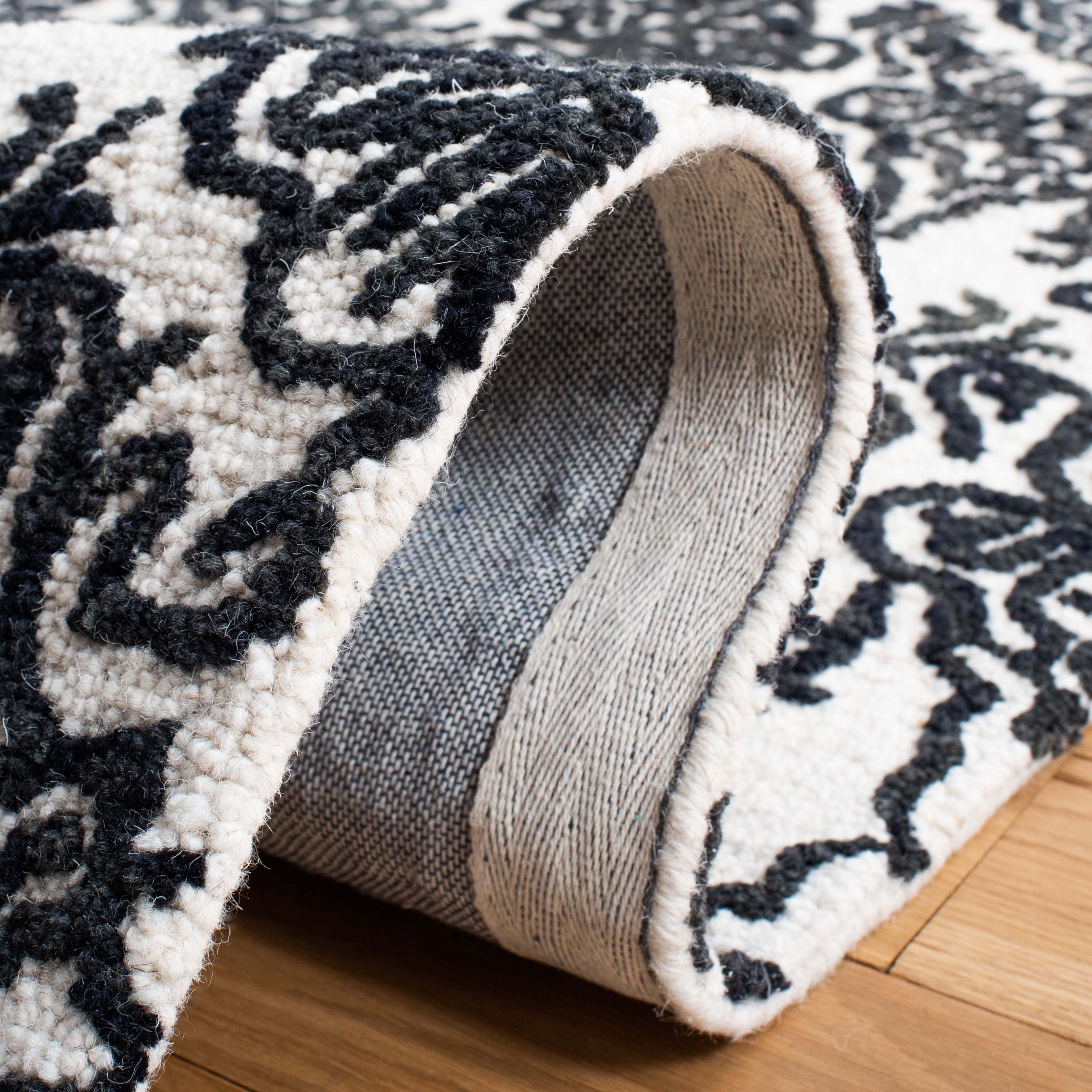 SAFAVIEH Blossom Asher Geometric Wool Area Rug, Ivory/Black, 4' x 6'
