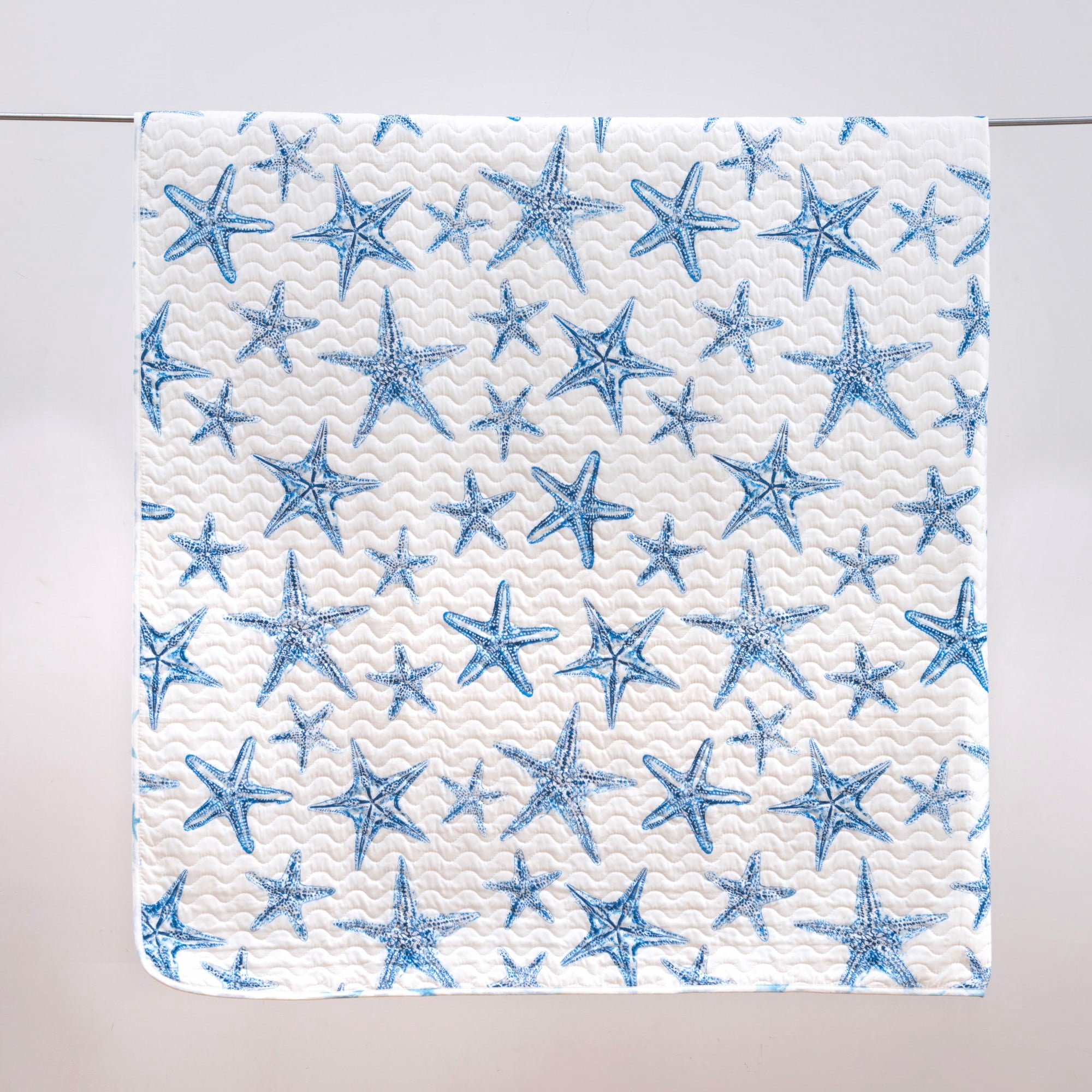 Great Bay Home Coastal Beach Reversible Reversible Quilt Set With Shams  (Full / Queen, Trinidad - Blue)