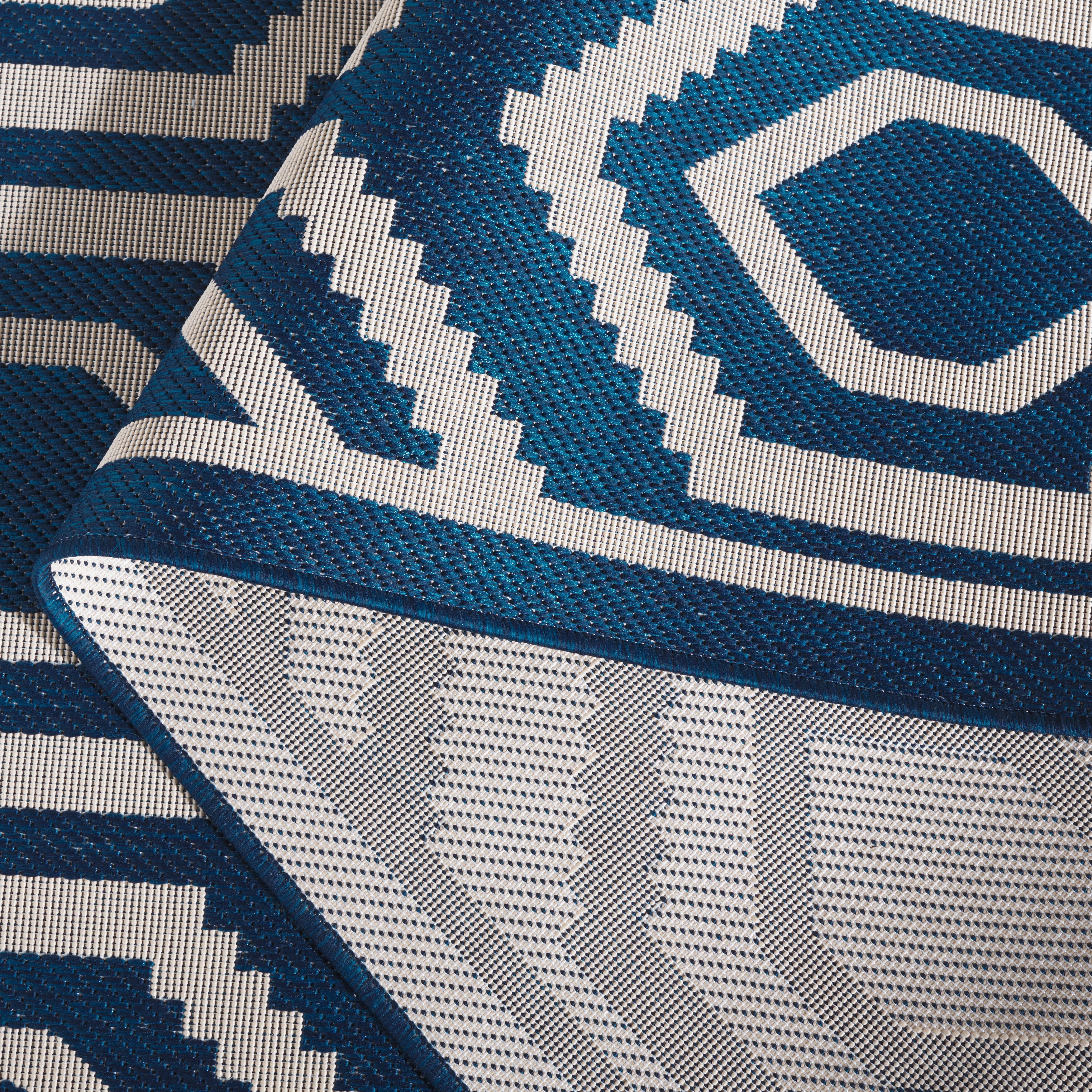 Safavieh Courtyard Amelia Geometric Indoor/Outdoor Area Rug, Navy/Beige, 5'3" x 5'3" Square