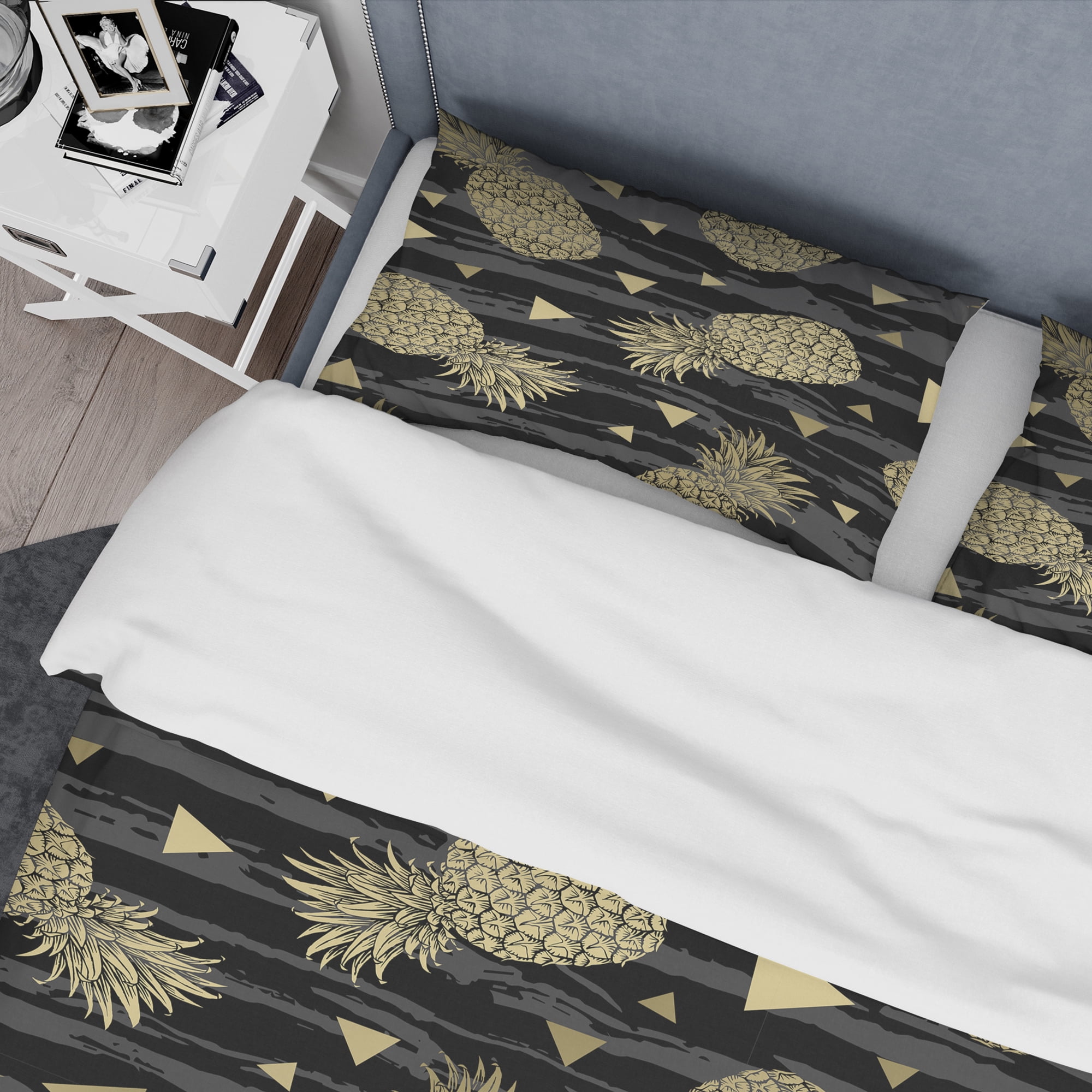 Designart 'Golden Pineapple On Black' Mid-Century Modern Duvet Cover Set