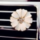 thumbnail image 4 of 3 uds. Pastillas aromáticas para salida de aire de coche, clip de aromaterapia para aire acondicionado de margaritas, clip decorativo para salida de aire, 4 of 5