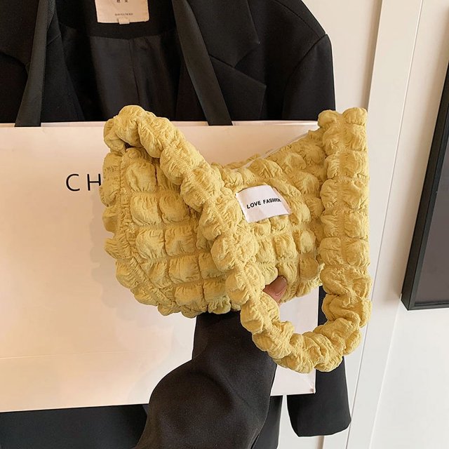 Bolso de hombro plisado de estilo coreano de gran capacidad para mujer, nuevo estilo 2025, bolso de red para celebridades, bolso de estilo occidental con forma de bola de masa de color sólido.
