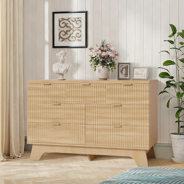 Commode à 7 Tiroirs pour Chambre à Coucher, Commode Milieu du Siècle Moderne de 47 Pouces de Large avec Poignée Dorée, Commodes Cannelées Chiffonnier, Meuble Télé, Organisateur de Rangement pour Salon, Couloir, Entrée, Chêne